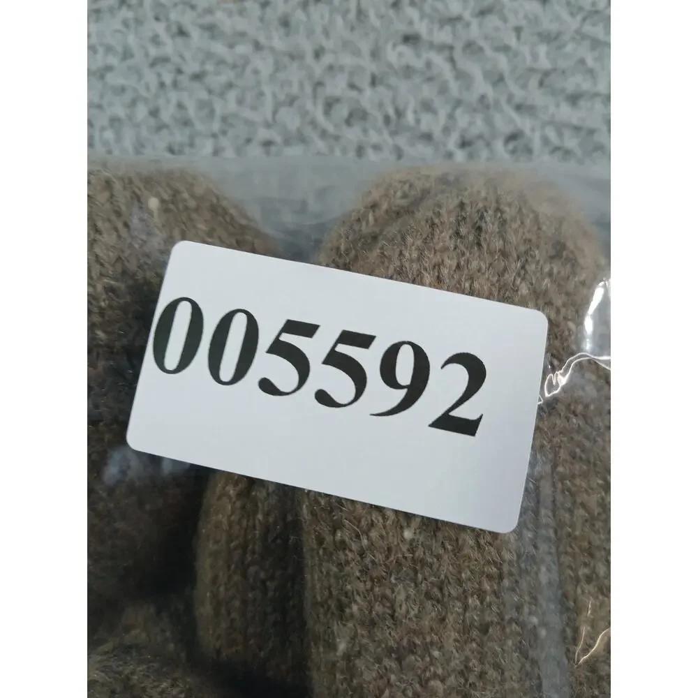 NEW Isotoner Gloves Womens One Size Oatmeal Lined A405K2